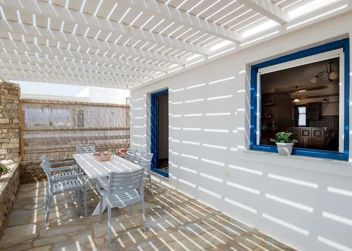 In Paros Nyaraló Náusza